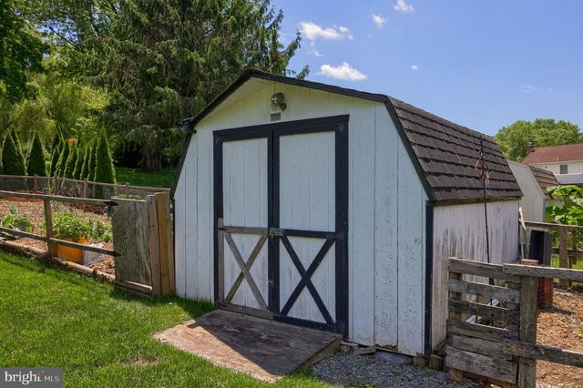 1708 WHITE WATER RD, Lancaster, PA 17603