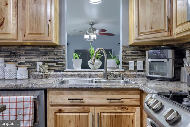 1708 WHITE WATER RD, Lancaster, PA 17603