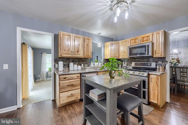1708 WHITE WATER RD, Lancaster, PA 17603