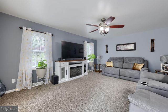 1708 WHITE WATER RD, Lancaster, PA 17603