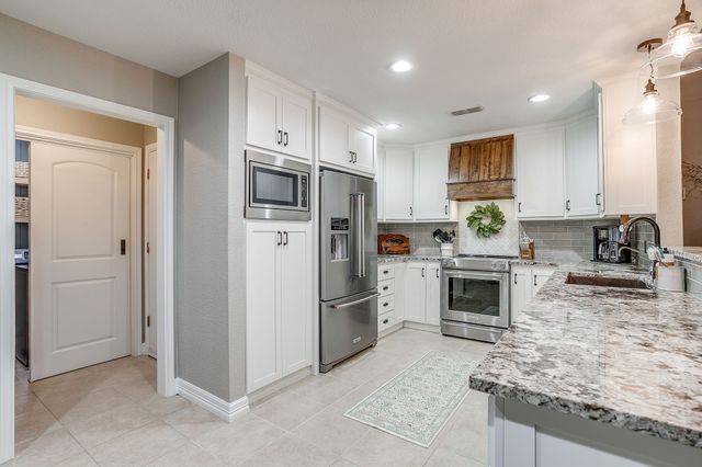 649 Christopher Lane, Burleson, TX 76028