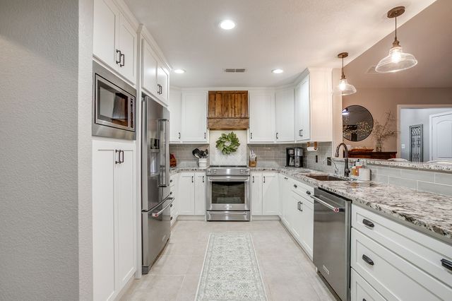 649 Christopher Lane, Burleson, TX 76028