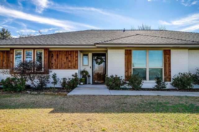 649 Christopher Lane, Burleson, TX 76028