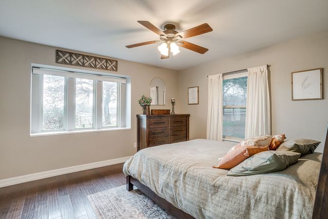 649 Christopher Lane, Burleson, TX 76028