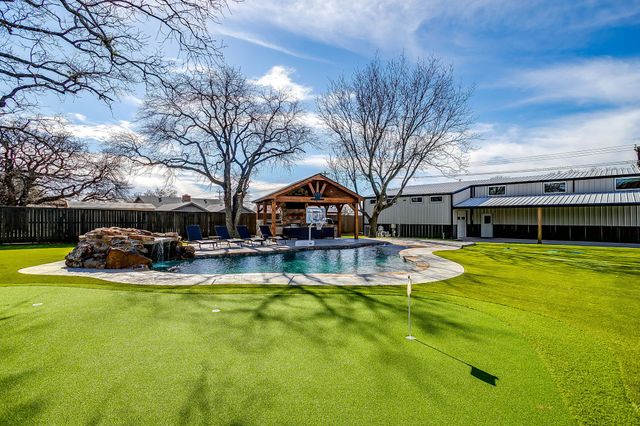 649 Christopher Lane, Burleson, TX 76028