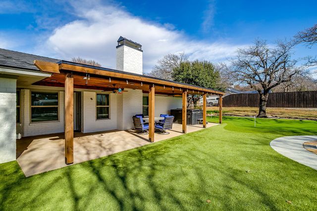 649 Christopher Lane, Burleson, TX 76028