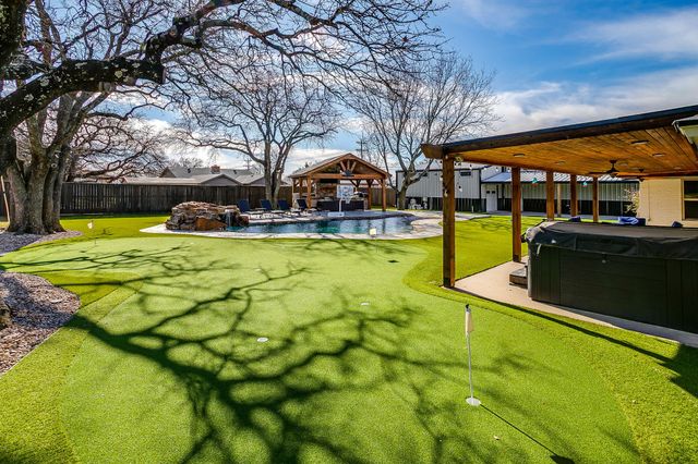 649 Christopher Lane, Burleson, TX 76028