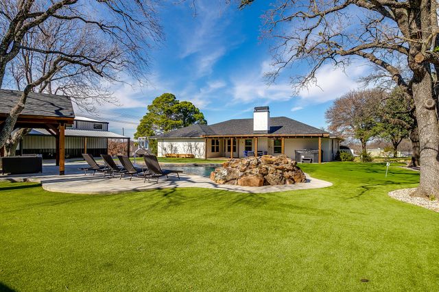 649 Christopher Lane, Burleson, TX 76028