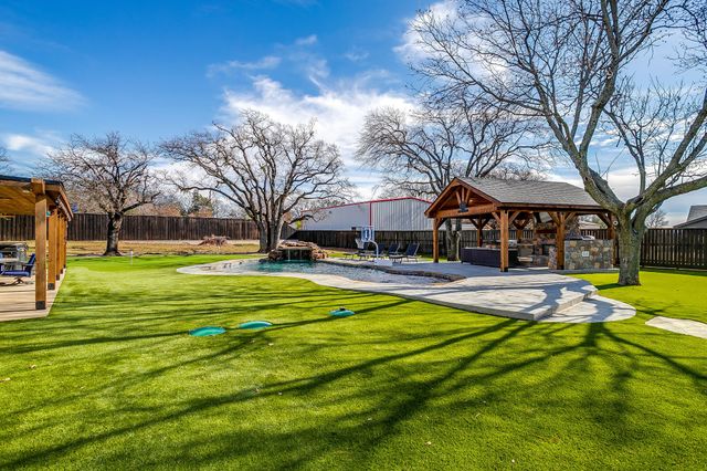 649 Christopher Lane, Burleson, TX 76028