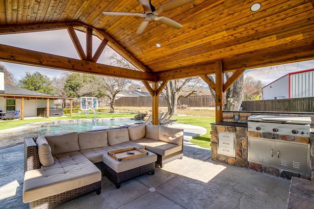 649 Christopher Lane, Burleson, TX 76028