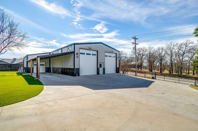 649 Christopher Lane, Burleson, TX 76028