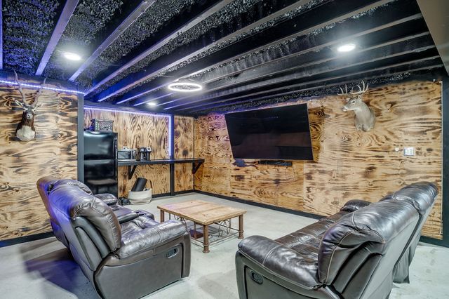 649 Christopher Lane, Burleson, TX 76028