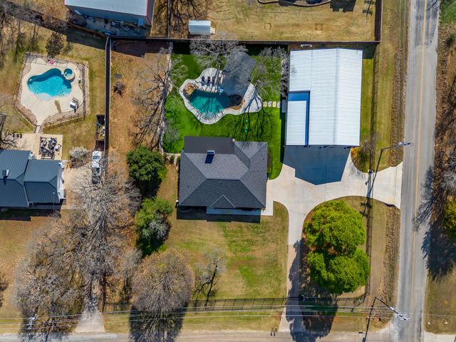 649 Christopher Lane, Burleson, TX 76028