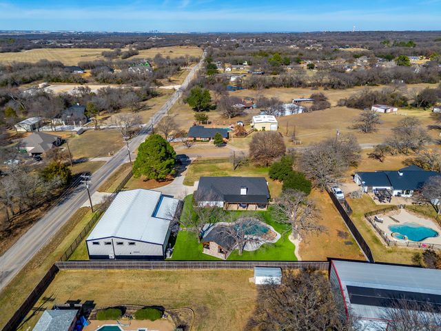 649 Christopher Lane, Burleson, TX 76028
