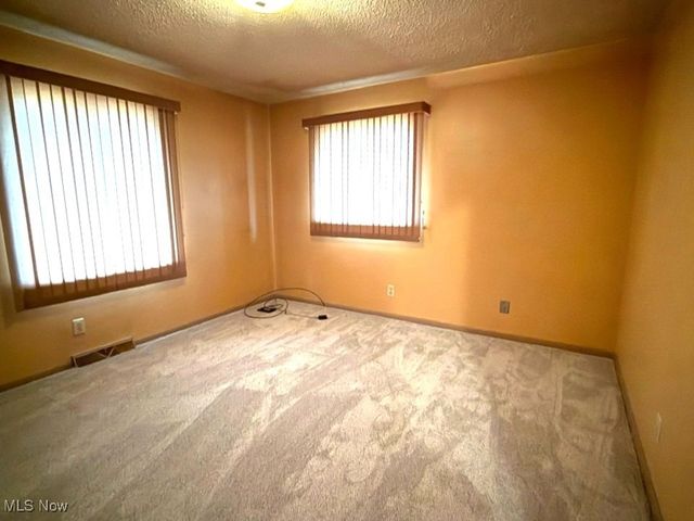 2851 Carlton Drive NW, Warren, OH 44485