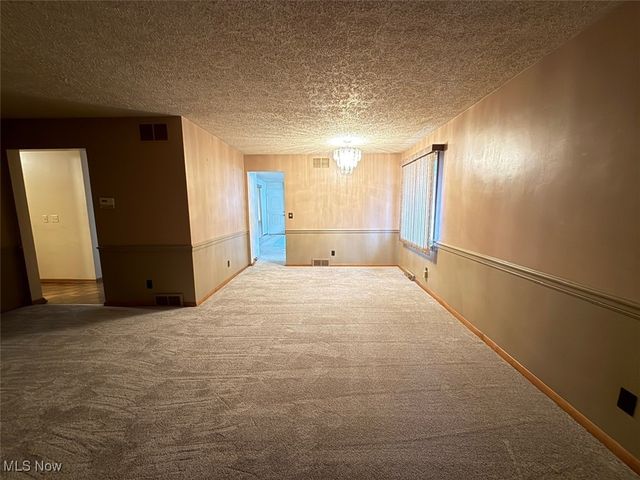 2851 Carlton Drive NW, Warren, OH 44485