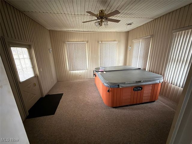 2851 Carlton Drive NW, Warren, OH 44485