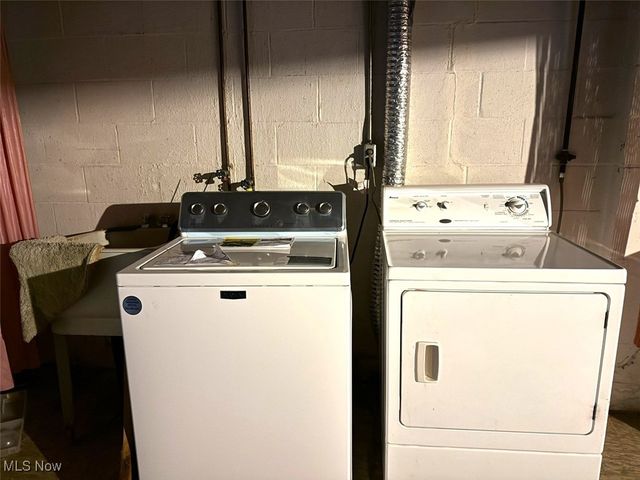 2851 Carlton Drive NW, Warren, OH 44485