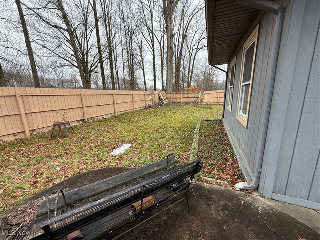 2851 Carlton Drive NW, Warren, OH 44485