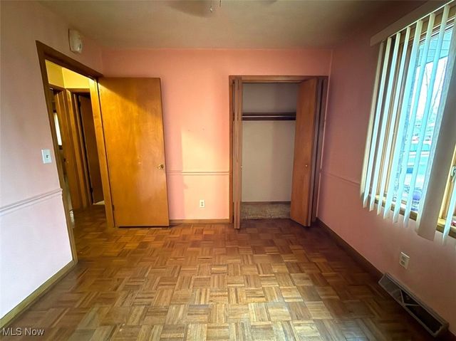 2851 Carlton Drive NW, Warren, OH 44485