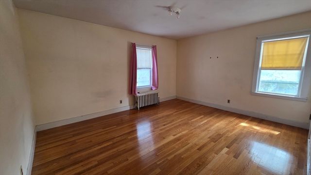 33 Carlisle St, Worcester, MA 01602