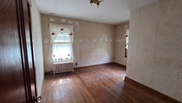 33 Carlisle St, Worcester, MA 01602