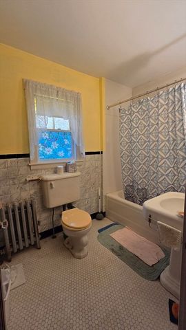 33 Carlisle St, Worcester, MA 01602