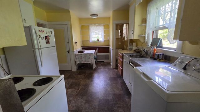 33 Carlisle St, Worcester, MA 01602