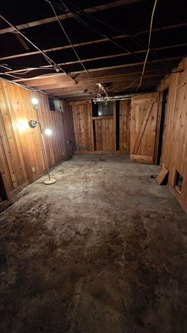 33 Carlisle St, Worcester, MA 01602