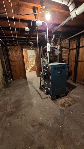 33 Carlisle St, Worcester, MA 01602