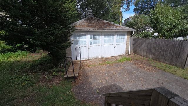 33 Carlisle St, Worcester, MA 01602