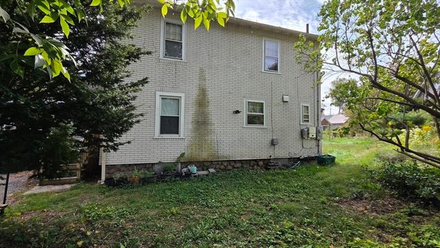 33 Carlisle St, Worcester, MA 01602