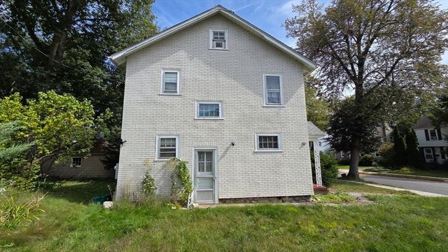 33 Carlisle St, Worcester, MA 01602