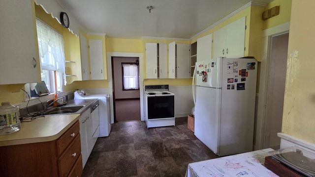 33 Carlisle St, Worcester, MA 01602