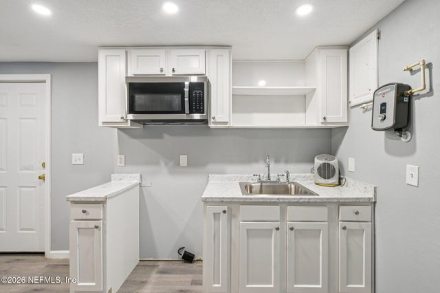 395 DURAY Court, Jacksonville, FL 32208