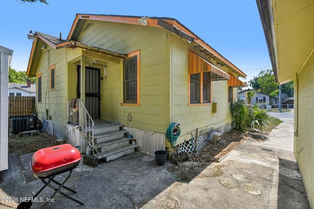 395 DURAY Court, Jacksonville, FL 32208