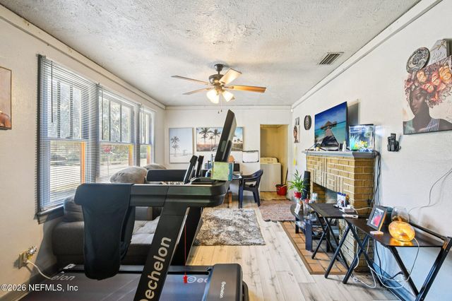 395 DURAY Court, Jacksonville, FL 32208