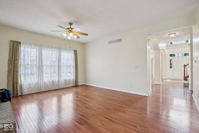 9402 Greenthread Lane, Zionsville, IN 46077