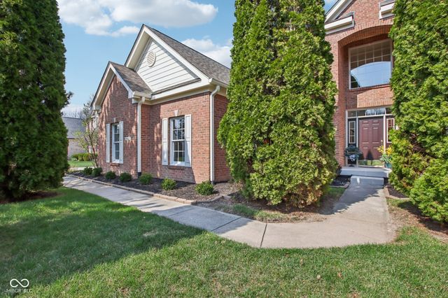 9402 Greenthread Lane, Zionsville, IN 46077