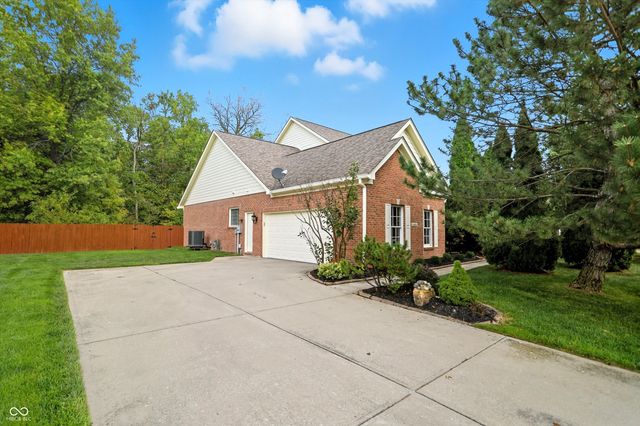 9402 Greenthread Lane, Zionsville, IN 46077