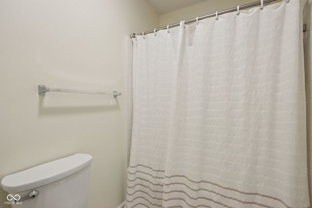 9402 Greenthread Lane, Zionsville, IN 46077