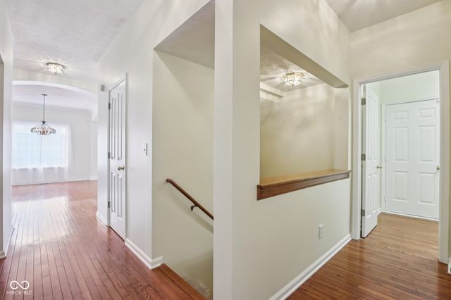 9402 Greenthread Lane, Zionsville, IN 46077