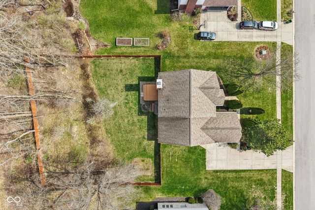 9402 Greenthread Lane, Zionsville, IN 46077