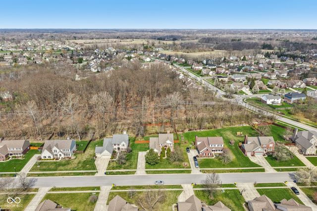 9402 Greenthread Lane, Zionsville, IN 46077