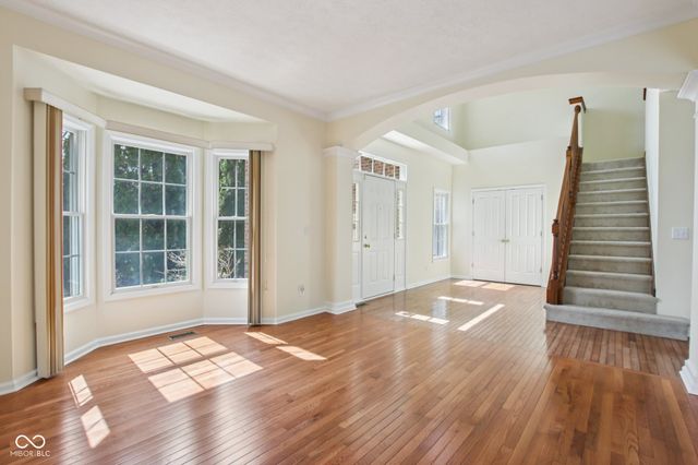 9402 Greenthread Lane, Zionsville, IN 46077