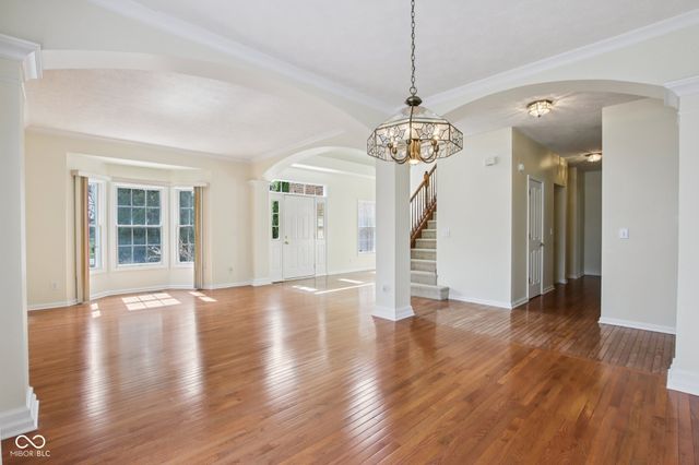 9402 Greenthread Lane, Zionsville, IN 46077