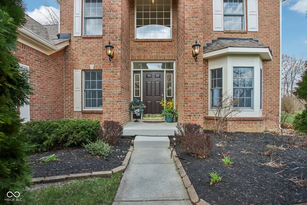 9402 Greenthread Lane, Zionsville, IN 46077