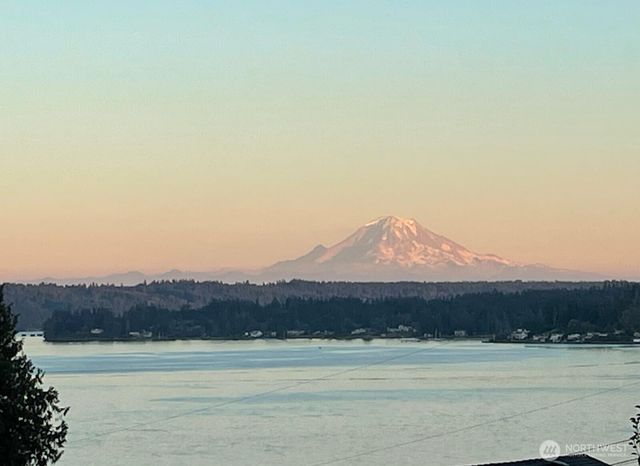8185 E Seaview Drive, Port Orchard, WA 98366