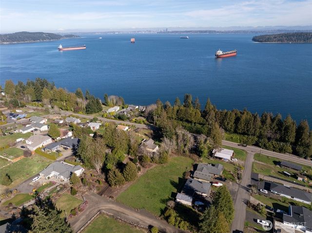 8185 E Seaview Drive, Port Orchard, WA 98366
