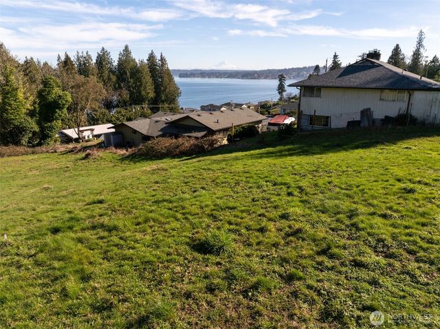 8185 E Seaview Drive, Port Orchard, WA 98366